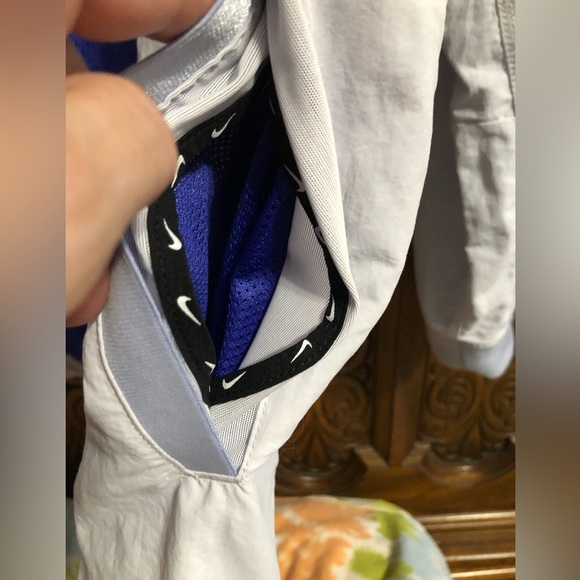 NIKE Youth Unisex Light windbreaker Jacket - Picture 8 of 16